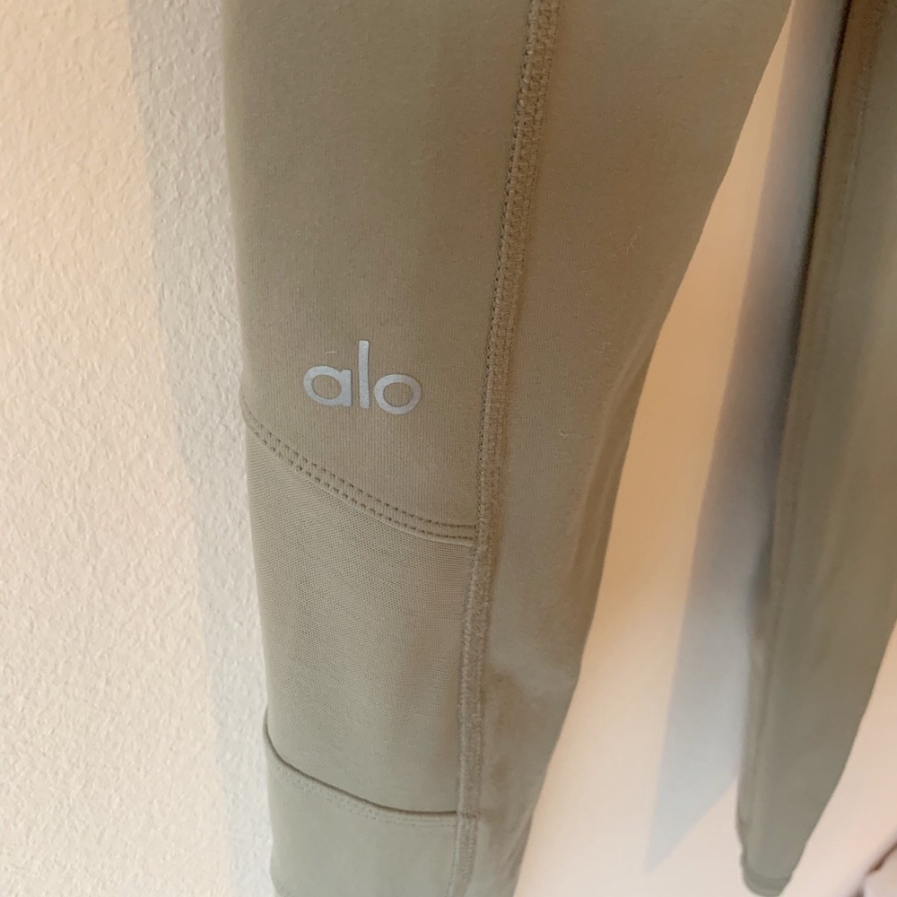 Alo Yoga mid rise beige mesh legging 7/8 - Picture 5 of 8